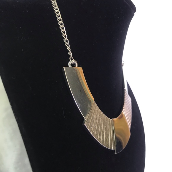 Silver Bib/Choker Statement Necklace women’s. Smart casual jewellery - Picture 5 of 7